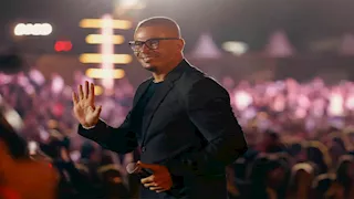 بالصور.. عمرو دياب يتألق في حفل خاص بسفح الأهرامات