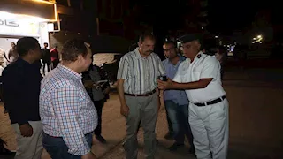 بالفيديو والصور- لحظة السيطرة على تسرب غاز بجوار مديرية الرياضة بسوهاج