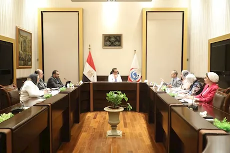 الصحة تراجع نظام الإحالة الطبية لمصابي الإيدز لضمان السرية