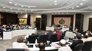 إنهاء الروتين وتحسين المرافق.. محافظ أسوان يستجيب لمطالب المستثمرين (صور)