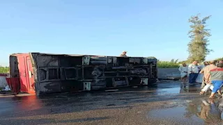 28 مصابًا في انقلاب أتوبيس بالشرقية (صور)