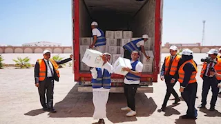 البنك الأهلي يشارك في توزيع 20 ألف كرتونة غذائية بحلايب وشلاتين