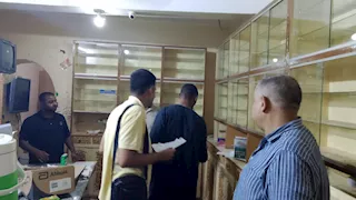 ضبط أدوية منتهية الصلاحية في صيدلية غير مرخصة بأسيوط ـ صور