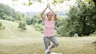 الوقوف على ساق واحدة.. اختبار بسيط يكشف الكثير عن صحتك