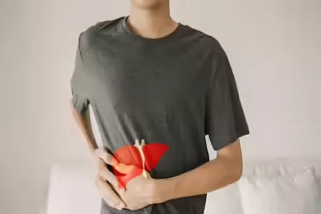 7 علامات تشير إلى تلف الكبد في القدمين.. وزير الصحة الأسبق يضع روشتة