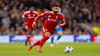 "سياسية ودينية".. تصريحات قوية من وائل جمعة حول عدم تتويج صلاح بالكرة الذهبية