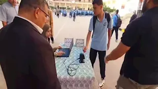 انطلاق تجربة تسجيل الغياب إلكترونيًا في مدارس شبين الكوم بالمنوفية - صور