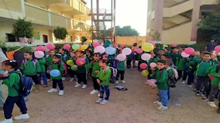 بالزينة والحلوى.. مدارس أسيوط ترحب بطلابها في أول أيام العام الدراسي - صور