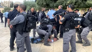 قوات الاحتلال تعتقل فلسطينيين في القدس الشرقية بتهمة دعم حماس