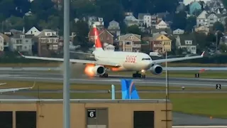 لحظة مرعبة.. اشتعال النيران في محرك طائرة أثناء الإقلاع وهذا ما حدث للركاب