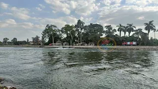 السيطرة على تسريب كسر ماسورة غاز رئيسية ببحر مويس في بنها- صور 