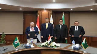 بروتوكول تعاون بين جامعة القاهرة ومحافظة الجيزة لتعقيم الكلاب الضالة