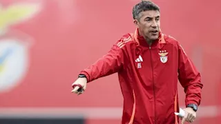 اسم جديد وعقبة وحيدة.. الأهلي يتواصل مع مدرب بنفيكا السابق لتدريب الفريق