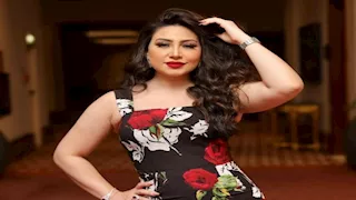 بـ"شورت".. المطربة بوسي تقود "لانش" بالبحر والجمهور يعلق (صور وفيديو)