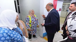 وزير العمل يتفقد شركة بلازا بالسويس ويؤكد دعم الاستثمار الأجنبي