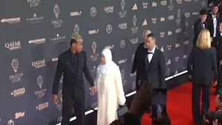 لامين يامال يتوج بجائزة كوبا لأفضل لاعب شاب في العالم خلال حفل الكرة الذهبية