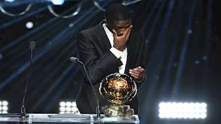 عثمان ديمبيلي يتوج بجائزة أفضل لاعب في العالم