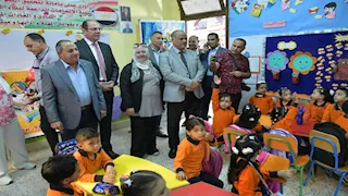 محافظ بورسعيد يوجه مديري المدارس بمتابعة أسباب غياب الطلاب