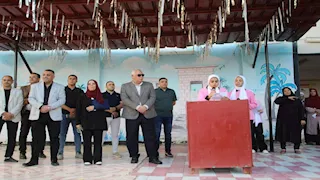 محافظ الوادي الجديد يشهد طابور الصباح بمدرستي نجيب محفوظ والبنين بالخارجة