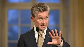 وزير الدفاع السويدي يطالب بتعزيز الاستعداد لأي صراع مسلح