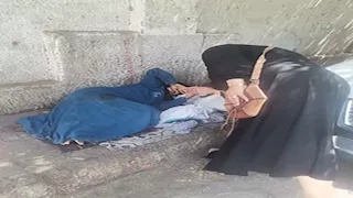 تنام في الشارع مع رضيعها وطفلها.. تفاصيل إنقاذ سيدة مشردة بقنا