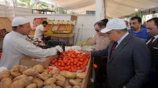 البلطي بـ50 جنيهًا.. محافظ الدقهلية يتفقد معرض السلع الدائم بالمنصورة