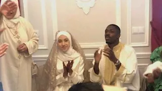 لم تظهر معه في حفل الكرة الذهبية.. من هي زوجة عثمان ديمبيلي المحجبة؟ (صور)