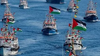 سماع دوي انفجارات قرب سفن تابعة لـ"قافلة الصمود" أثناء محاولتها التوجّه إلى غزة