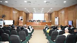 محافظ قنا يبحث إجراءات حماية المناطق المتوقع تعرضها للسيول