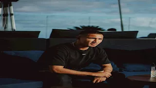 "يمتلك 2300 سيارة وموقف مع مايكل جاكسون".. أبرز 20 معلومة عن فائق بلقيه أغنى لاعب بالعالم