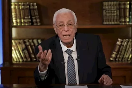 حسام موافي يكشف أخطر مضاعفات مرض Behçet's