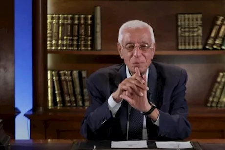 حسام موافي يوضح علاقة تورم القدمين بالضغط والسكري