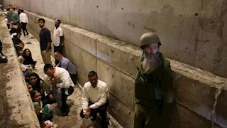 صافرات الإنذار تدوي في تل أبيب.. وهروب الإسرائيليين إلى الملاجئ 