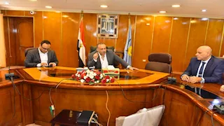 محافظ أسيوط يبحث دعم مبادرة شبابية لتطوير الخبز وتوفير فرص عمل