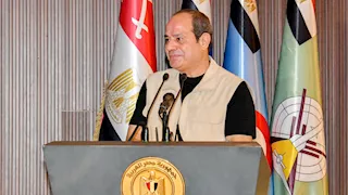 الرئيس السيسي مهنئا خالد العناني بفوزه في انتخابات اليونسكو: "إنجاز تاريخي"