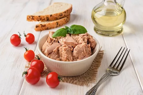 تجنبا لأضرارها.. طبيبة توضح الطريقة الصحيحة لتناول التونة 