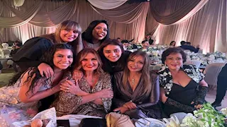 "الفستان خطير".. ليلى علوي تنشر صور جديدة من حفل زفاف نجل بيومي فؤاد والجمهور يعلق