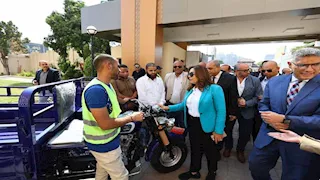 تسليم دفعة أولى من 50 تروسيكلًا لدعم منظومة النظافة بالجيزة -تفاصيل