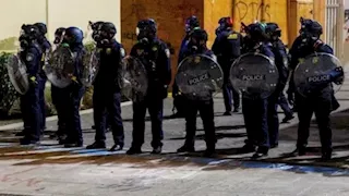 ترامب يأمر بنشر قوات مسلحة في بورتلاند ويسمح باستخدام "قوتها الكاملة" ضد المتظاهرين