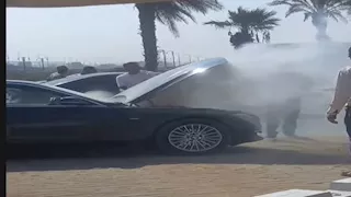 صور| حريق يلتهم سيارة الإعلامي أحمد شوبير بطريق صلاح سالم