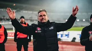 مدرب الأهلي المرتقب يظهر في مدرجات الدوري البولندي