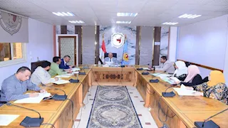 رئيس جامعة سوهاج يجتمع بمجلس إدارة المدن الجامعية ويحدد آليات تسكين الطلاب