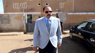 بوتاجاز في الفصل.. محافظ سوهاج يكشف المستور بجولة مفاجئة بأخميم (صور)