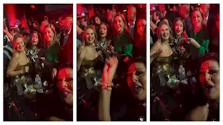 فيديو.. هالة صدقي ترقص مع ليلى علوي ويسرا في حفل عمرو دياب بالأهرامات