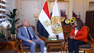 "عوض" و"صابر" يتابعان مشروعات تطوير بعض المناطق بالقاهرة