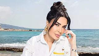 "هوت شورت".. سيرين عبدالنور تستقبل فصل الخريف بإطلالة جريئة والجمهور يعلق (صور)