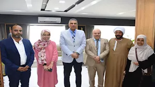 محافظ أسوان يكرم المتفوقين الحاصلين على منح دراسية مجانية (صور)