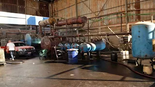 ضبط  21 طن زيت طعام مجهول المصدر داخل مخزن بدون ترخيص بالقليوبية