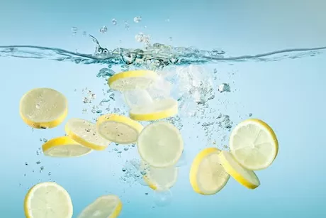 ماذا يحدث لقلبك وكبدك وكليتيك عند شرب ماء الليمون؟