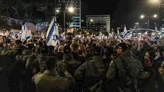 إعلام عبري: عائلات جنود إسرائيليين تغلق شارعًا قرب تل أبيب